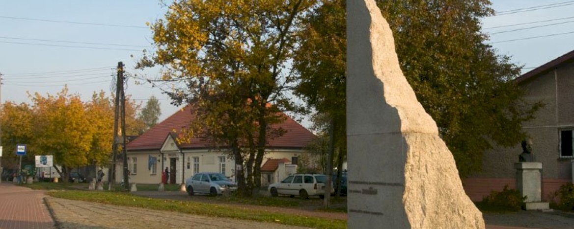 The Statue of gratitude for the pontificate of Pope John Paul II and the „Solidarity” movement legacy in Jabłonna