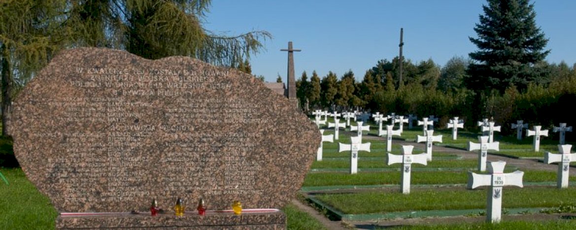 13. Cmentarz wojenny żołnierzy WP z 1939 roku w Wieliszewie