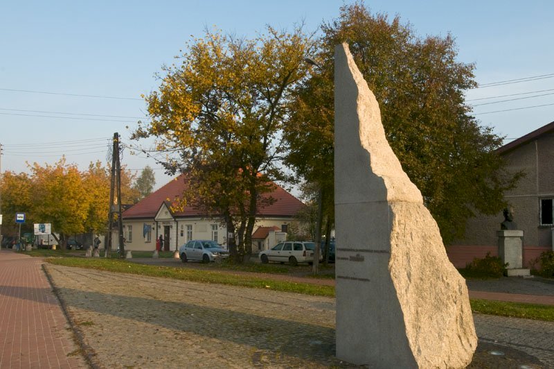 The Statue of gratitude for the pontificate of Pope John Paul II and the „Solidarity” movement legacy in Jabłonna