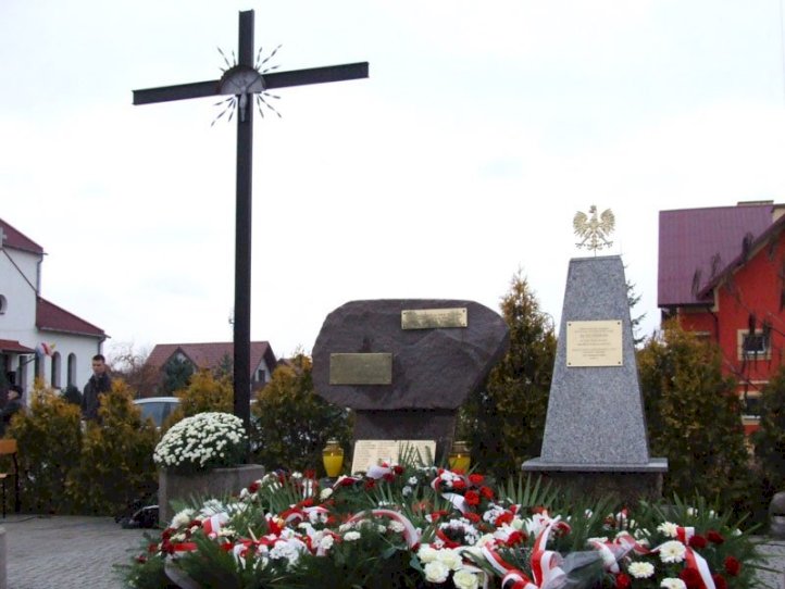 6. Monument 'In honour of the fallen' in Janówek Pierwszy - Nowodworska 17 Str.