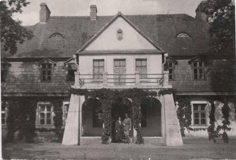 12. Site of ancient manor of Grocholski family in Poniatów