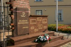 12. Pomnik ku czci Żołnierzy Armii Krajowej na Skwerze AK w Jabłonnie - #2