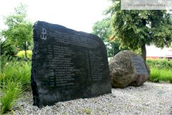 28. Pamiątkowa tablica żołnierzy AK na Placu Wolności w Nieporęcie - #4